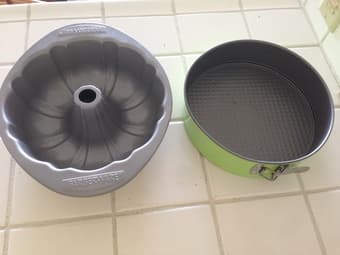Bundt Cake Pan $10, Easy release pie Pan $10 1