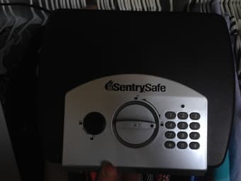 Small safe $20, 1