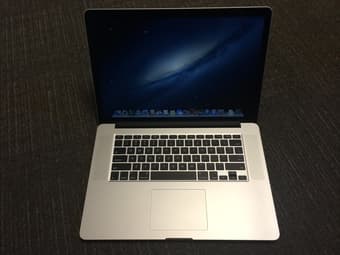 MacBook Pro 15” Retina 2.6 GHz Intel Core i7/16 GB/768 GB/Apple Care 1