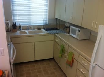 ~$760/m, Summer sublet , Renovated EV lowrise. Well outfitted kitchen. 2