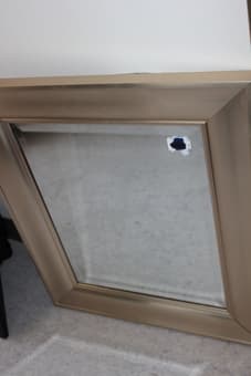 good quarlity wall mirror 25" *34" for $10 1