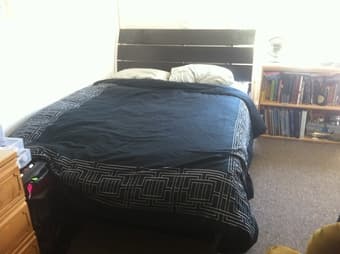 $50 queen size bed set (bed frame and mattress) 1