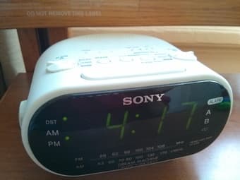 Radio alarm clock - $10 1