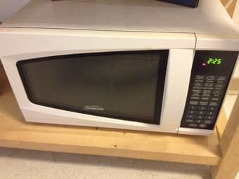 Sunbeam Microwave $20 1