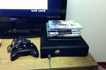 Xbox 360 slim 120 gb with accessories! 1
