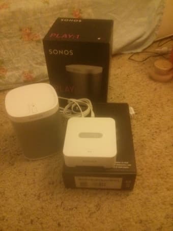 Selling Sonos sound system: Play1 and Bridge 1