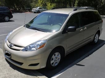 Toyota Sienna LE 2010, 99600miles, $12300 1