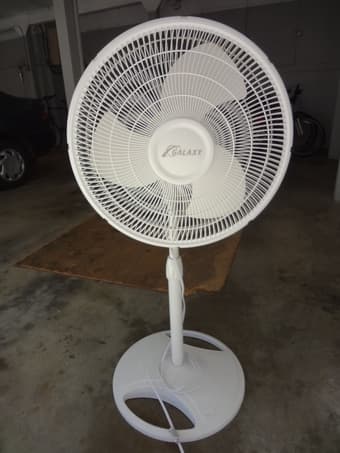 Items for sale(Blender/Fan/Receiver monitor/storage box) 2