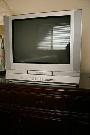 FS Toshiba MV20FL20: 20" Flat Screen TV/VCR combo - $30 1