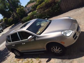 AWESOME PORSCHE CAYENNE - Taking Offers!! 1