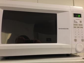 Microwave – 1000W Daewoo ($40) 1
