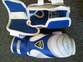 Hockey gear In Excellent/NEW condition! $400, OBO or xbox one trade! 3