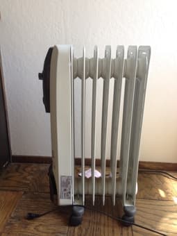 Moving Sale - electric radiator space heater, humidifier 1