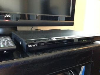 JVC JLC37BC3000 37-Inch 1080p LCD TV, plus DVD player - Price Reduced 2