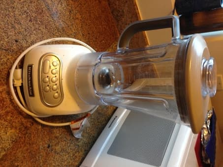 High-Quality KitchenAid Blender RKSB560: White- $25 2