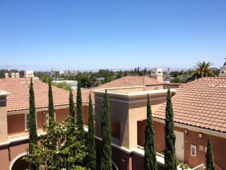 Gorgeous top-floor, corner 2/2 Downtown Redwood City 3