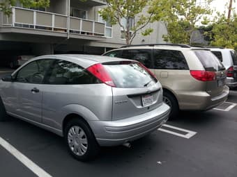 Ford Focus 2005 ZX3 stick shift for 3250$ 2