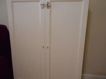 Cabinet 3