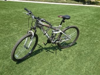 Hardly Used Mountain Bike for Sale incl. lock and lights 1