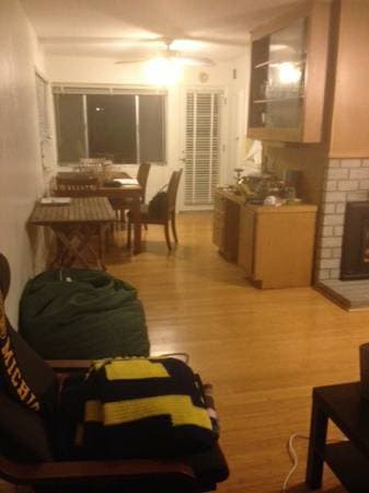 Sublet 1 BR in a College Terrace Apt for the Fall Quarter ($1325) 3