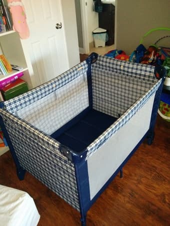 Travel Crib -- $30 2