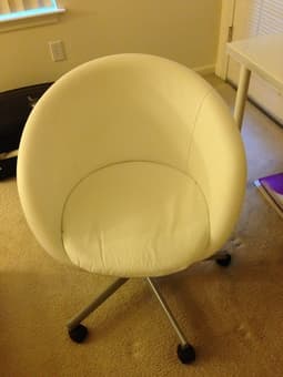 Beautiful white swivel chair - like new - $60 1