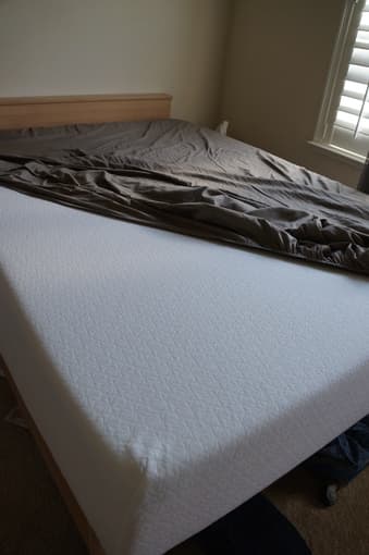 moving sale- queen memory Foam mattress($120), coffee maker($20) 1