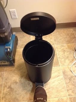 nice trash can for kitchen only for $2 (moving tomorrow) 1