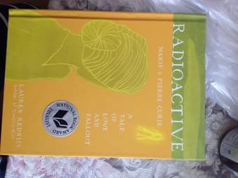 Radioactive , author : Lauren Redniss 1