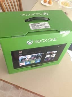 $450 Brand new Microsoft - Xbox One Console Forza Motorsport 5 Bundle 3