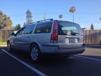 2001 VOLVO V70 2.4T （clean title）$4500 2