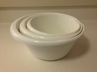 Mixing bowls and sieve 1