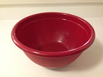 Mixing bowls and sieve 3