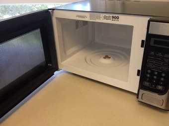 Emerson 900W, 0.9 cu. ft. Microwave - $30 OBO [GREAT CONDITION!] 1