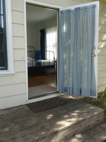 Private studio in Palo Alto house, own bathroom, entrance, patio 1