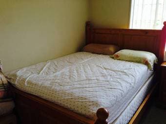 Wood queen Bed w/ mattress+box spring 1