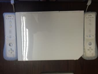Wii with 2 controllers - 30$ 2