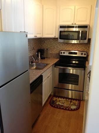 3rd Roommate for 2 bedrooms, 2 baths in Mountain View NOW! ($950/mo) 3
