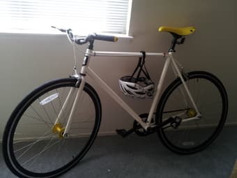 Specialized Globe - Roll 1 - Fixie Bike -- Almost New 1