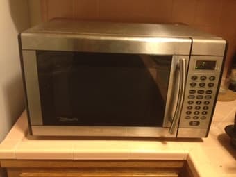 Assorted kitchen items for sale 1