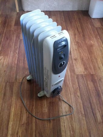 Electric heater, dish heater, squad chair and Laundry basket for sale 1