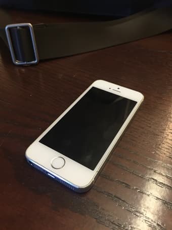 Unlocked iPhone 5s - white -16GB - 400$ 1