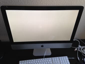 Selling Mid 2011 iMac 21.5 in - 650 OBO 1