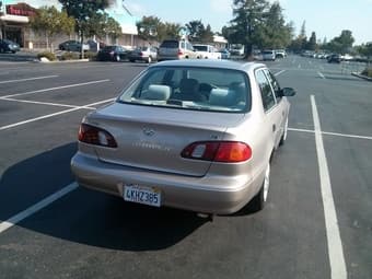 Toyota Corolla 2000 - $3900 3