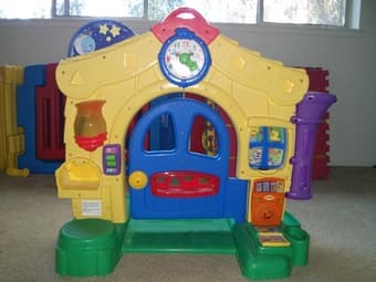 Fisher Price Learning Home with a perfect condition for $15 1