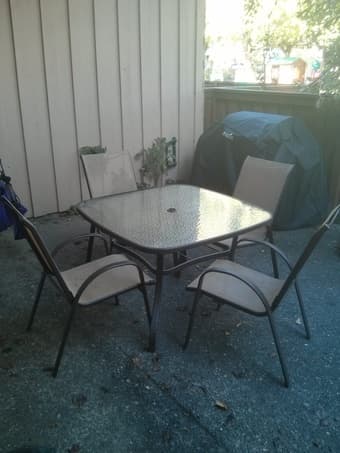Patio Table + 4 Chairs 1