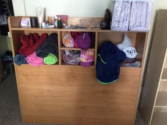 床头headboard shelf twin size only 10$ moving sale must go 1