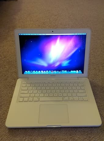 White unibody Macbook 2009 for $300 1