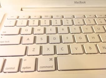 White unibody Macbook 2009 for $300 2
