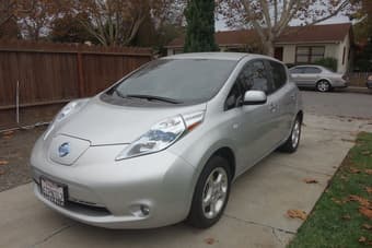 Renting Nissan Leaf 600$/month 3